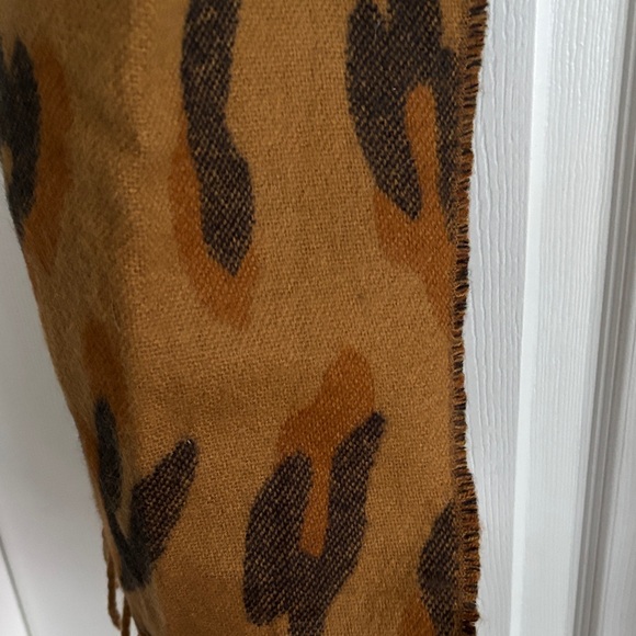 Madewell Leopard Scarf - Picture 3 of 3
